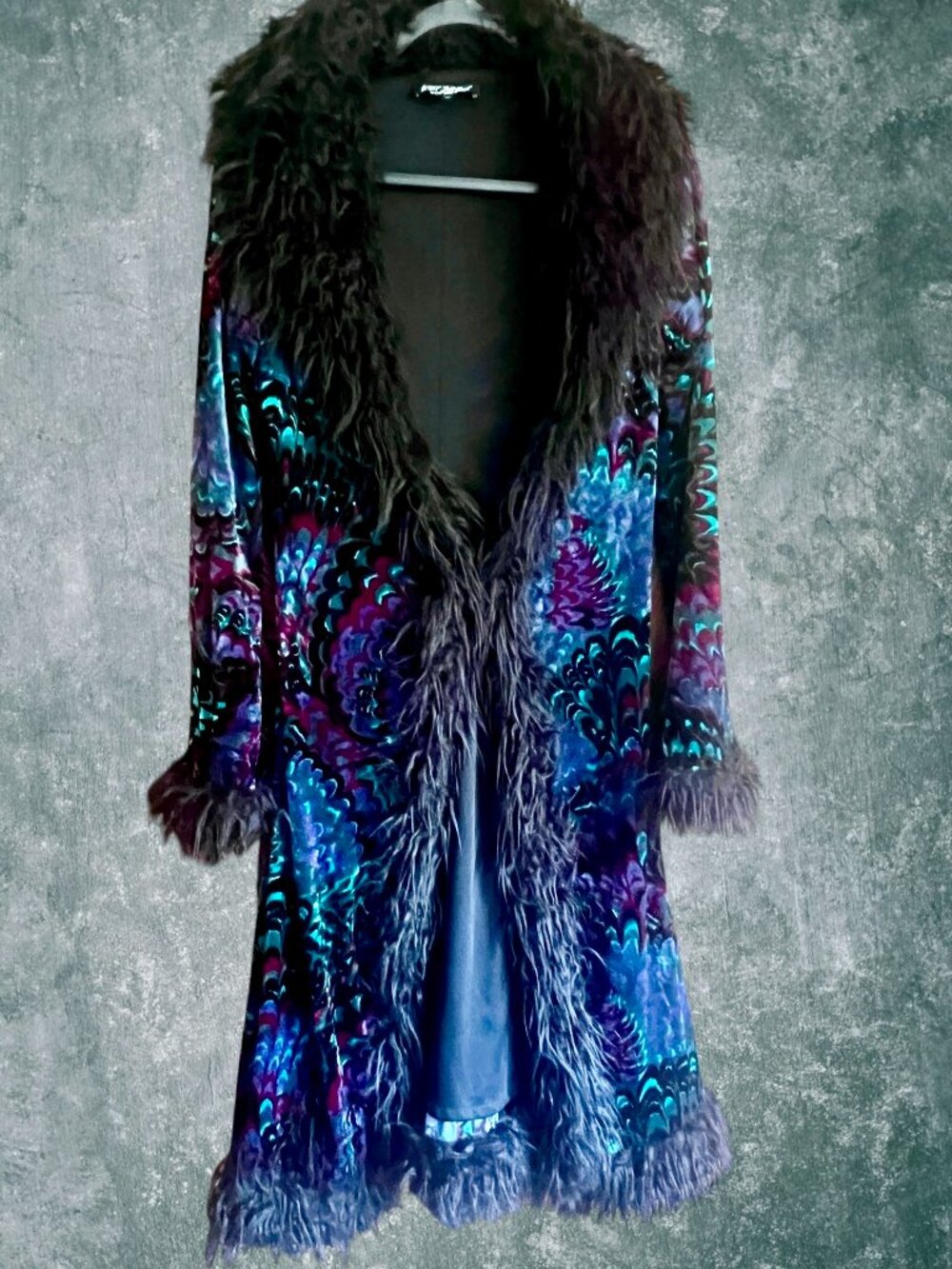 ✨ Rare Vintage Betsey Johnson Velvet Faux Fur Duster Coat - Late 1990s ✨ - Picture 3 of 7